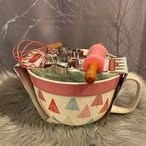 BNWT THE BAKE SHOP Viral Red Pink Blue Christmas Tree 5 Piece Bake Set
